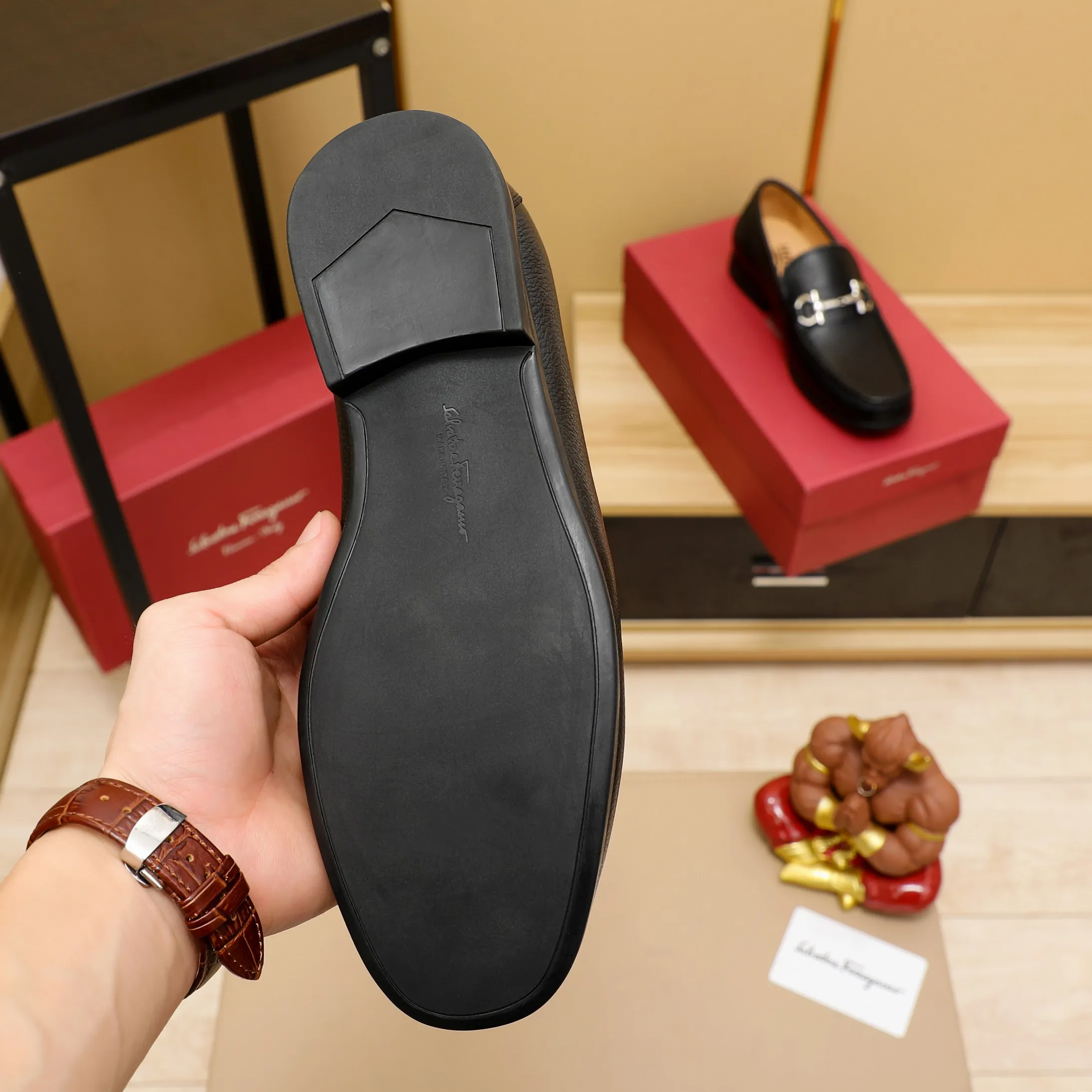Men's clothing and shoes 💰460 🔥Ferragamo's new men's casual slip-on shoes🇨🇳Official website original 1:1 mold opening, original quality💯Fine workmanship, high-end luxury☘The upper is made of imported Italian first-layer cowhide🌴Luxury🐂leather lining🍓Rubber wear-resistant and non-slip outsole, breathable and comfortable to wear🍍The first choice for high-end men, black, size 38-45
